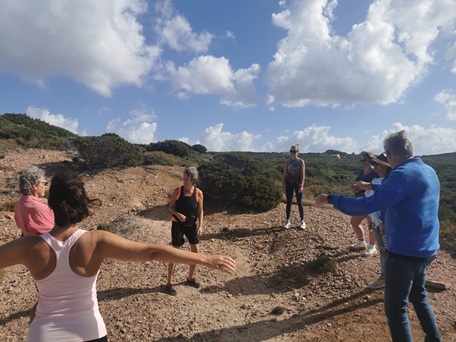 Midzomer retreat op Sardinie in het teken van energie en presentie.
