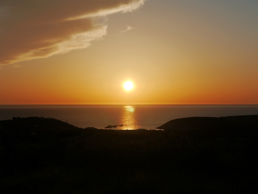 Moment voor jezelf op Sardinie, bekij kde zonsondergang.